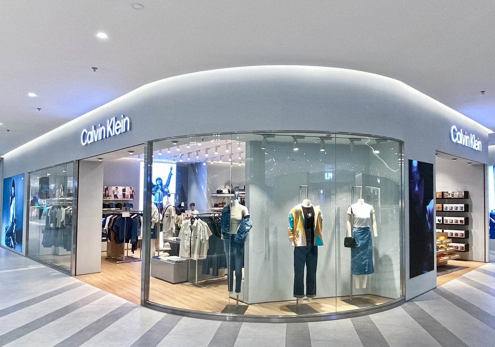 Lotte Mall Hanoi offers a multifunctional space that integrates shopping, dining, and entertainment 